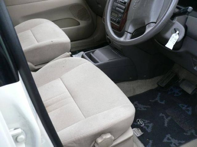 1999 Toyota Gaia