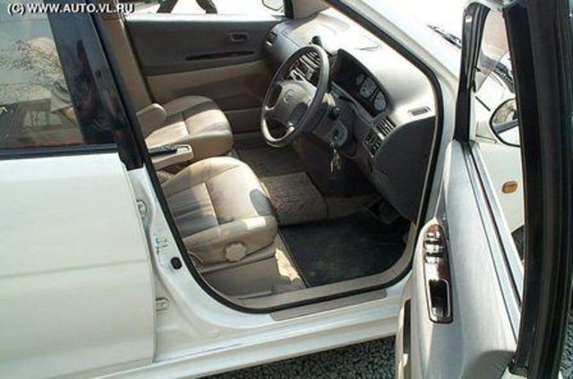 1999 Toyota Gaia