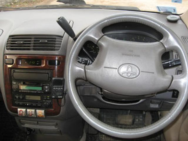 1999 Toyota Gaia