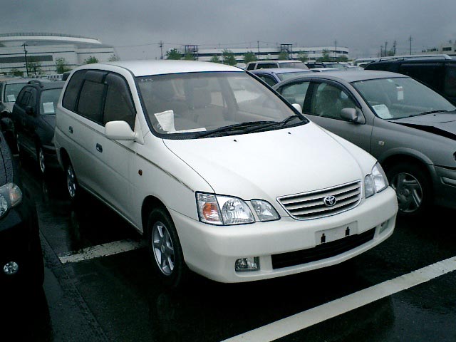 1999 Toyota Gaia Photos