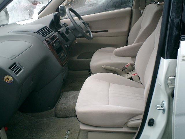 1999 Toyota Gaia Pictures