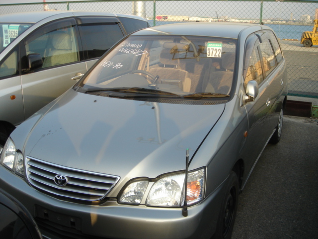 1999 Toyota Gaia Pictures