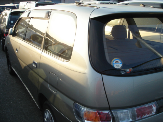 1999 Toyota Gaia Pictures