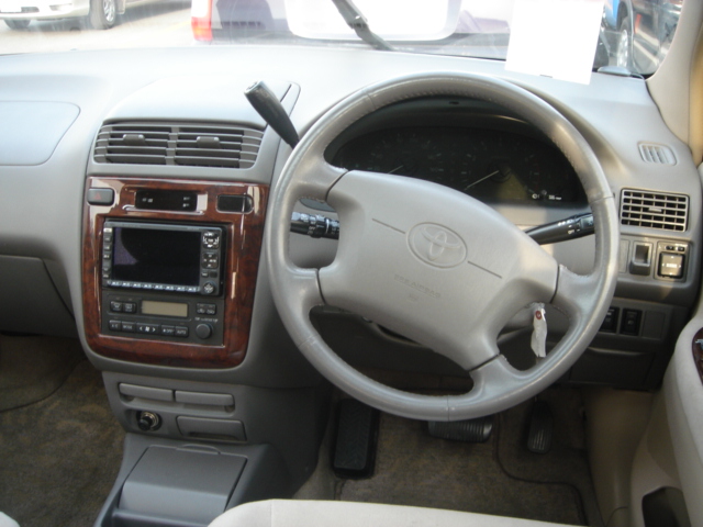 1999 Toyota Gaia Photos