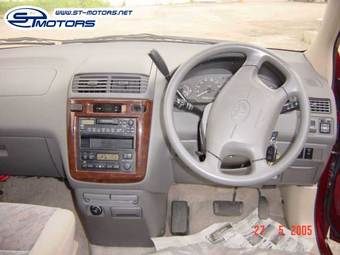 1999 Toyota Gaia Pictures