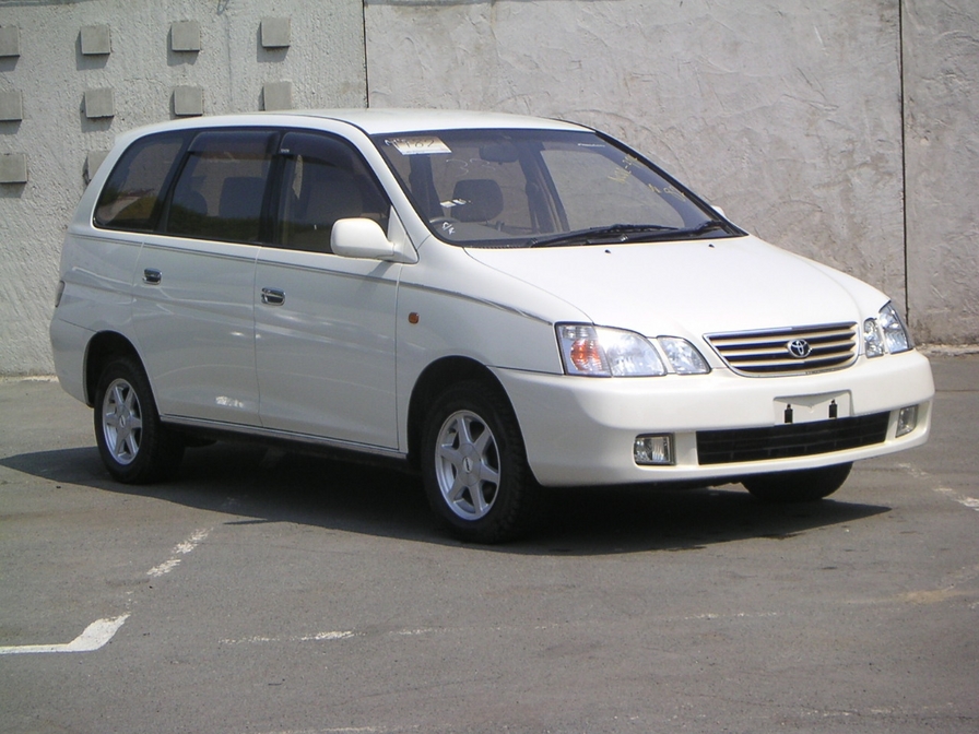 1999 Toyota Gaia Photos