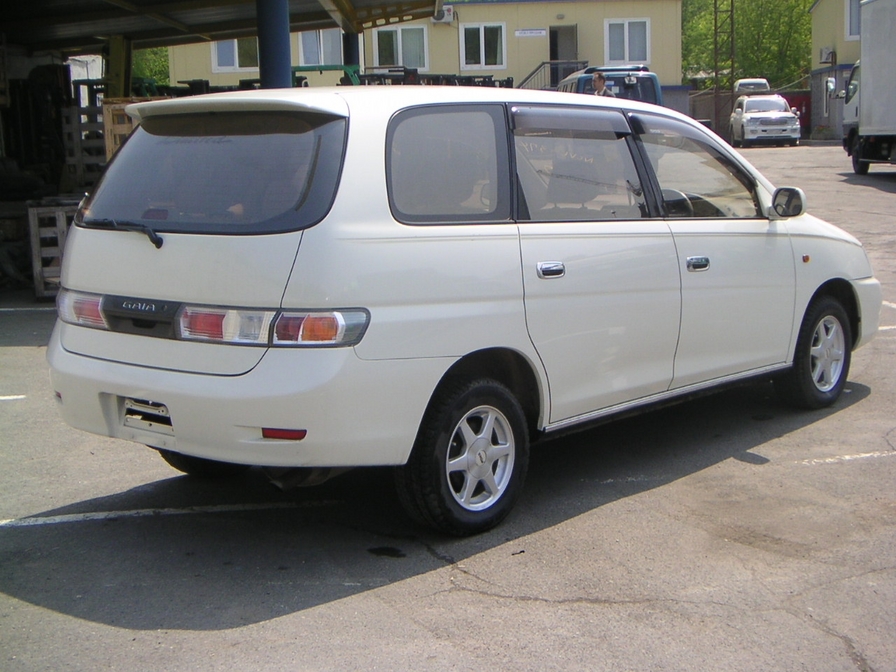 1999 Toyota Gaia Photos