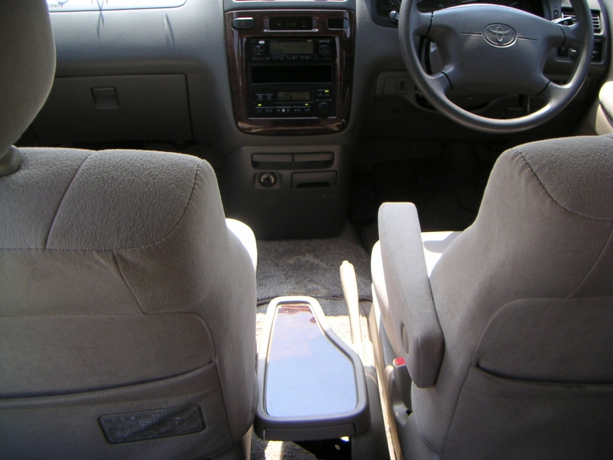 1999 Toyota Gaia Pictures