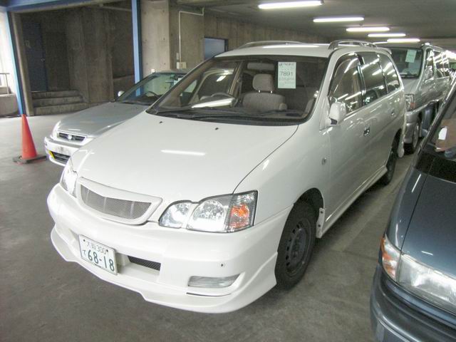 1999 Toyota Gaia Pictures