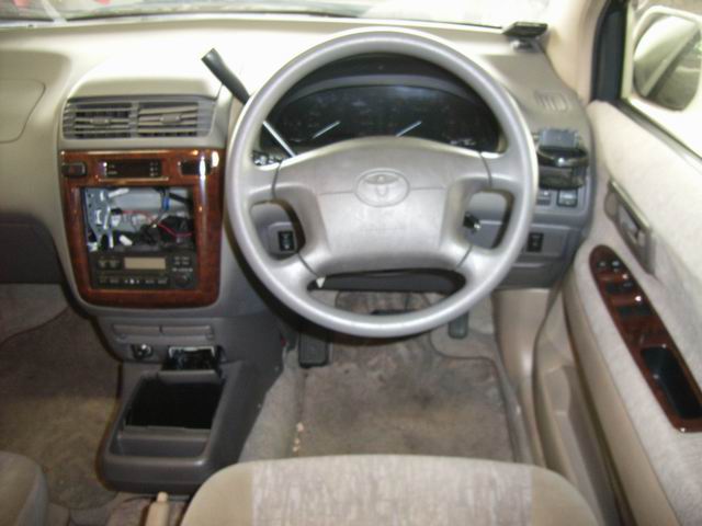1999 Toyota Gaia Pictures