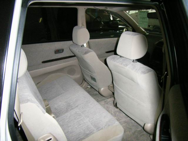 1999 Toyota Gaia Photos