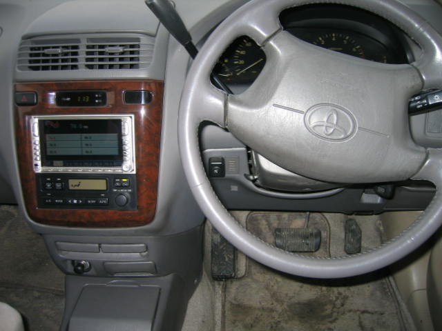 1999 Toyota Gaia Photos