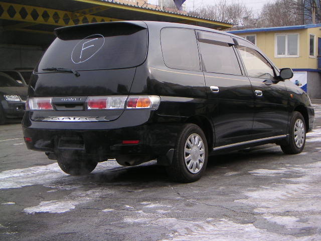 1999 Toyota Gaia Pictures