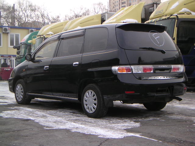 1999 Toyota Gaia Photos