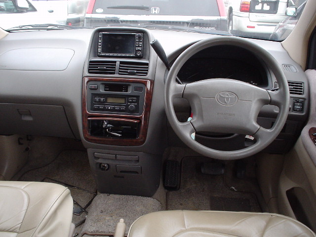 1999 Toyota Gaia Pictures