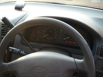 1999 Toyota Gaia Pictures