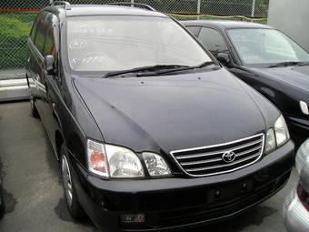 1999 Toyota Gaia Photos