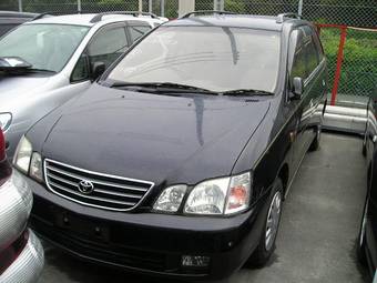 1999 Toyota Gaia Pictures