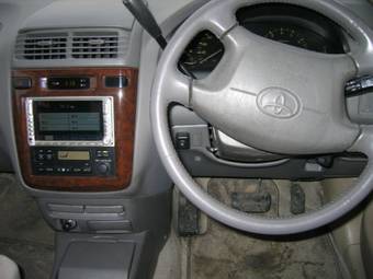 1999 Toyota Gaia Photos