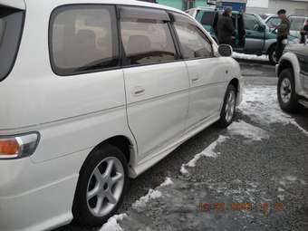 1999 Toyota Gaia Pictures