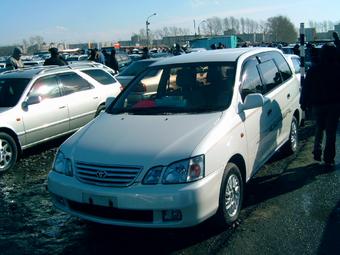 2000 Toyota Gaia