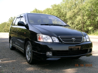 2000 Toyota Gaia