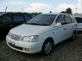 2000 Toyota Gaia