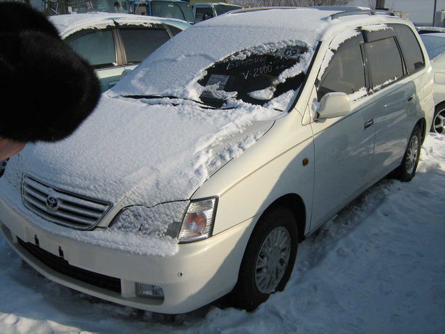 2000 Toyota Gaia