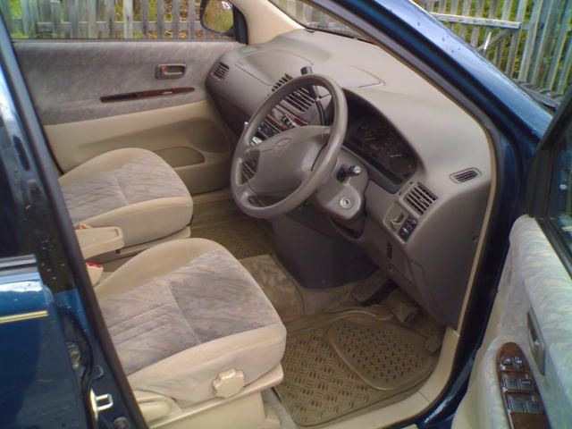 2000 Toyota Gaia