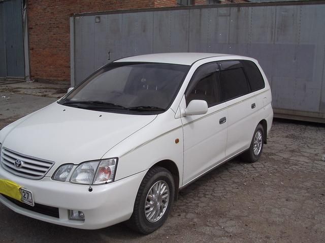 2000 Toyota Gaia