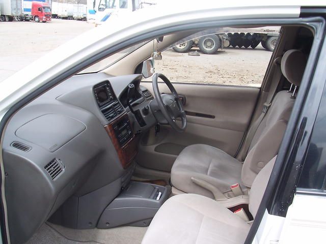 2000 Toyota Gaia