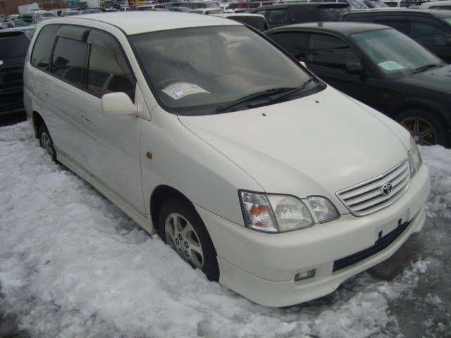 2000 Toyota Gaia
