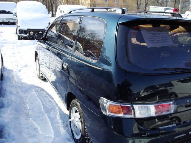 2000 Toyota Gaia