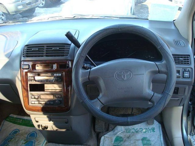 2000 Toyota Gaia