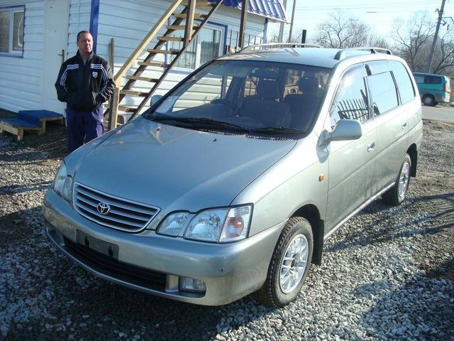 2000 Toyota Gaia