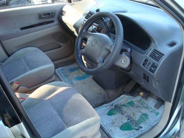 2000 Toyota Gaia