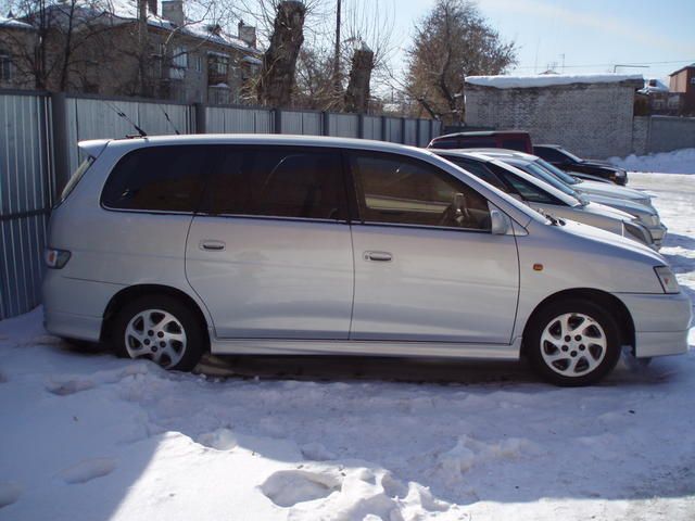 2000 Toyota Gaia