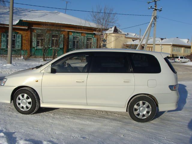 2000 Toyota Gaia