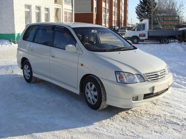 2000 Toyota Gaia