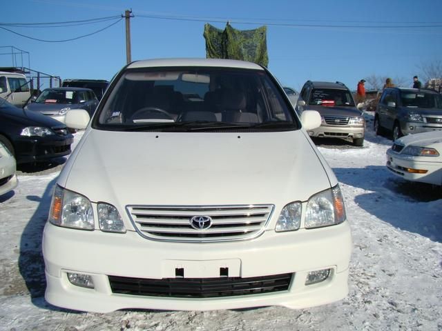 2000 Toyota Gaia