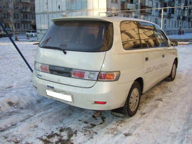 2000 Toyota Gaia