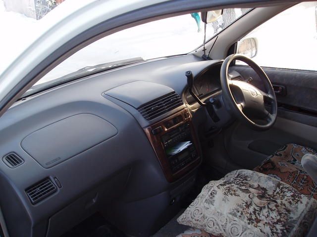 2000 Toyota Gaia