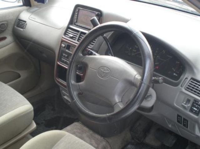 2000 Toyota Gaia