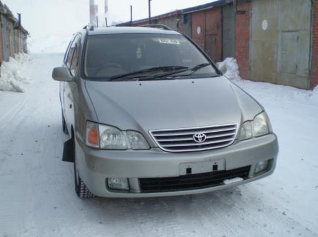 2000 Toyota Gaia