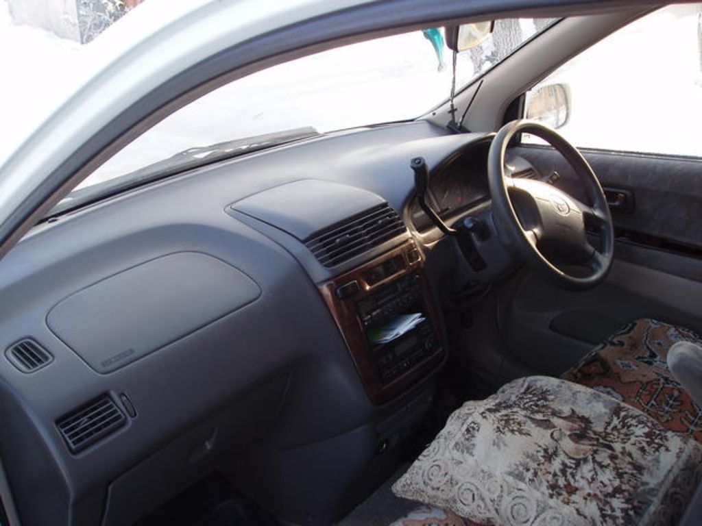 2000 Toyota Gaia