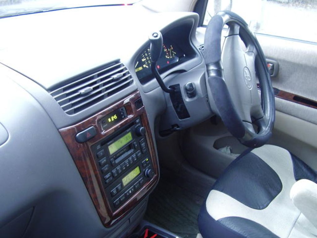 2000 Toyota Gaia