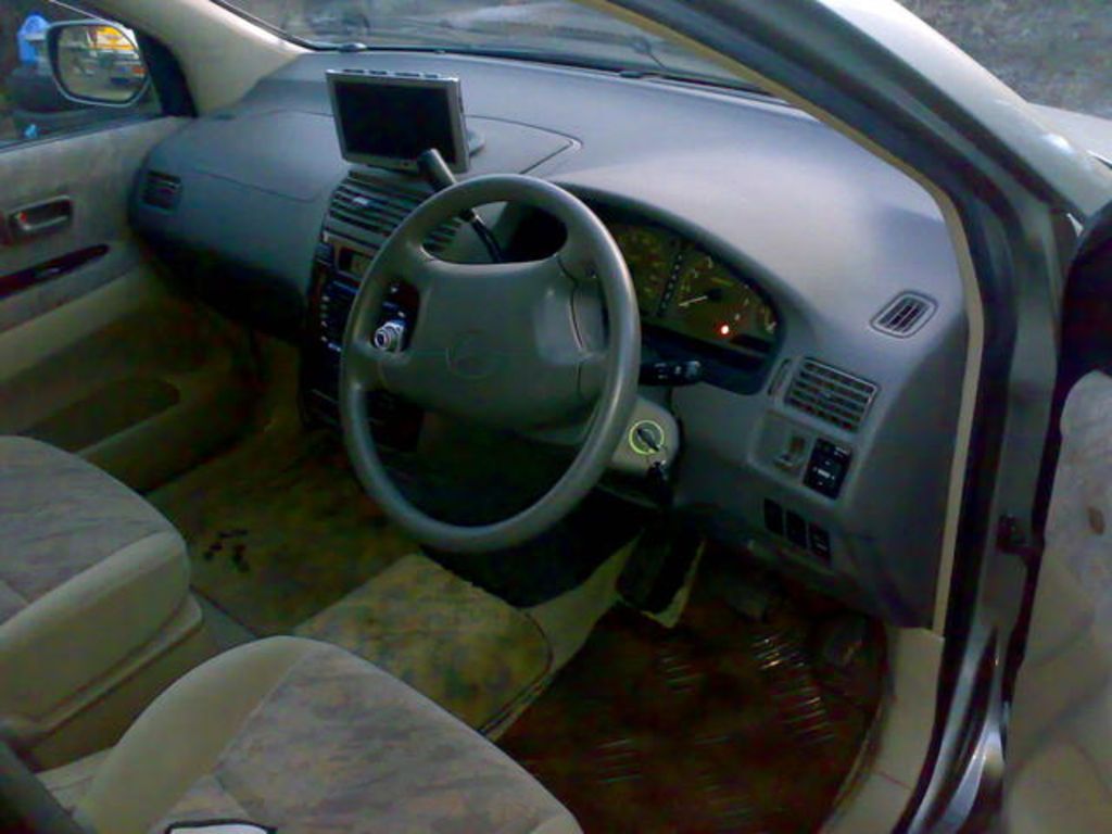 2000 Toyota Gaia