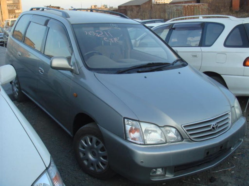 2000 Toyota Gaia