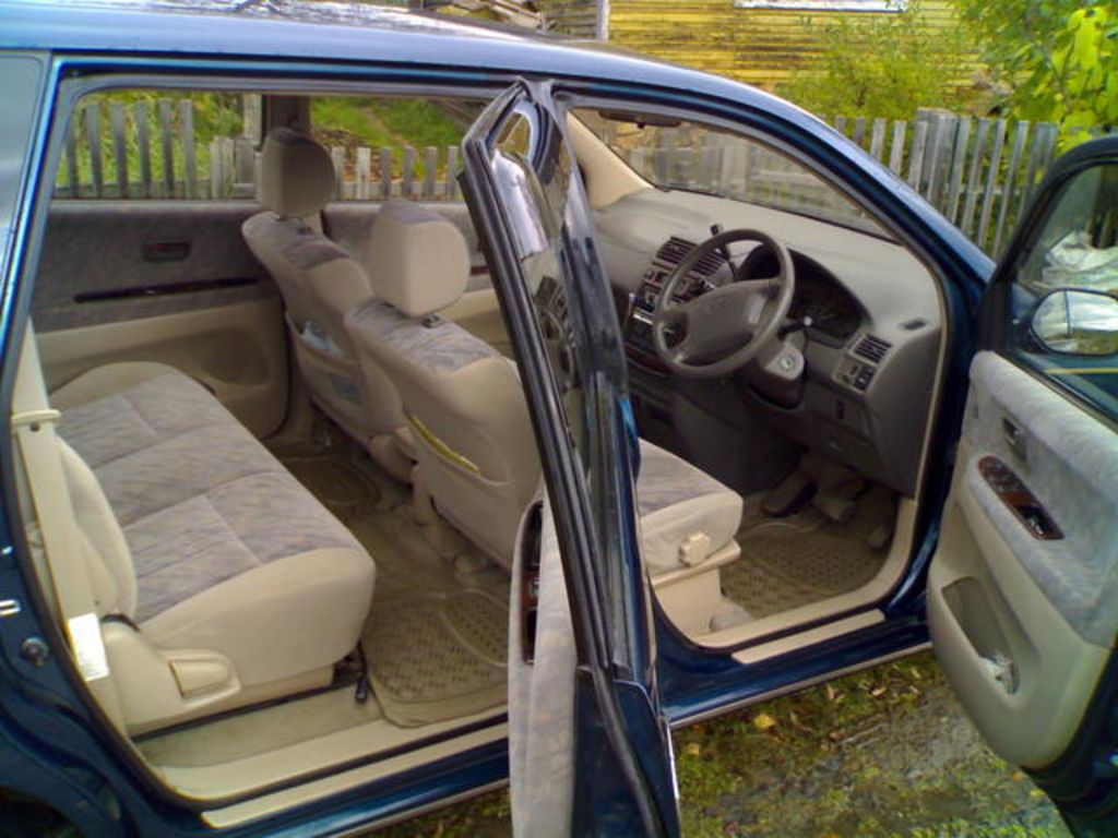 2000 Toyota Gaia