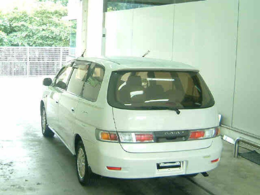 2000 Toyota Gaia